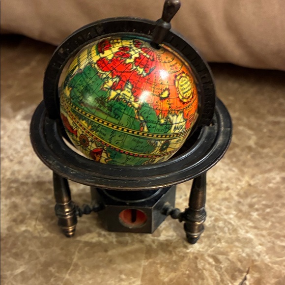 Vintage spinning Globe with Stand Pencil Sharpener - Picture 2 of 8